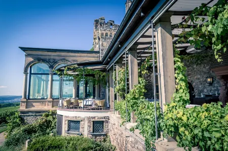 Burg & Gästehaus by Schwarzenstein Отели рядом с достопримечательностью «Johannisberg Castle»