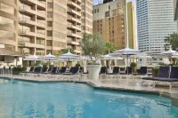 The Windsor Court - Kolam Atas Bumbung