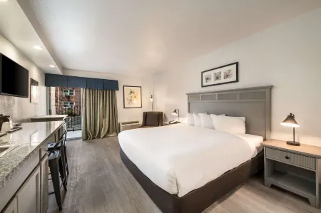 Suburban Studios Williamsburg Central Отели рядом с достопримечательностью «Tradewinds»