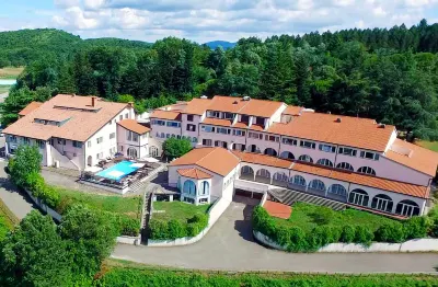 Toscana Wellness Resort فنادق في أرسيدوسو