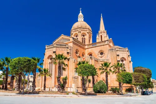 Seafront Apartment in Gozo, Marsalforn - Happy Rentals