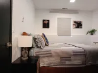 Modern Guest Suite King bed, close to interstate, shopping & restaurants