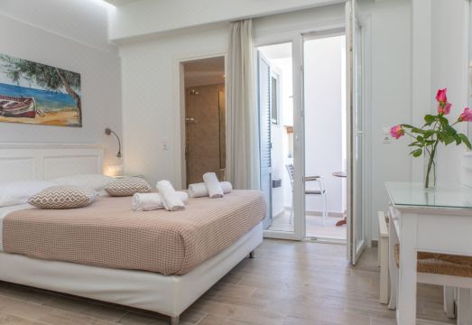 니코스 베리코코스 스튜디오 대표 이미지