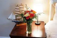 Albert's Hotels in Shelburne