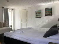Husargårdens Bed & Breakfast Hôtels à : Harlosa