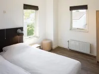 Modern Holiday Home with Sauna, in a Holiday Park, Beach Within Walking Distance