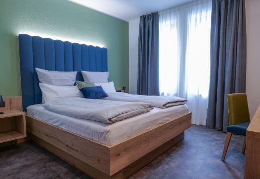 레오스 호텔 이즈니