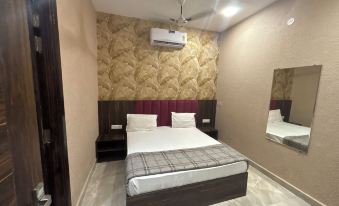 Hotel KR 5Mins Walk from Golden Temple