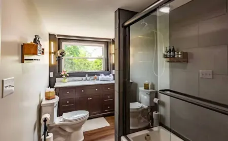 Iconic 3BD Entire House in The Heart Of Pittsburg Отели в г. Грин Три