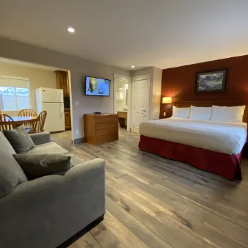Sahara Courtyard Inn & Suites Osoyoos