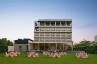 Ramada by Wyndham Aligarh GT Road Hôtels à : Sikandarpur Bhukarawale