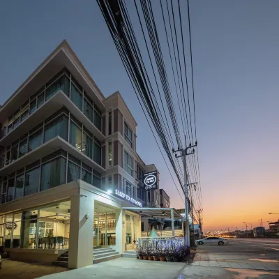Sleep to Fly Hotel & Hostel Suvarnabhumi Airport Hotels near Debsirin Romklao School