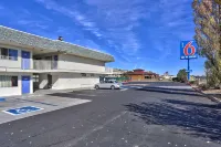 Motel 6 Flagstaff, AZ - Butler - parking