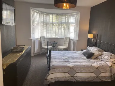 6 Bed-Sleeps 12-Hot Tub-Free Parking-Pet Friendly Hotels near Newcastle International Airport