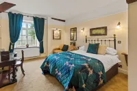 تو بريدجز هوتل فنادق في ويست ديفون ديستريكت