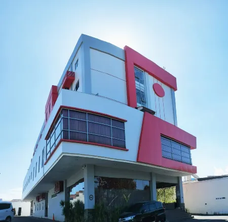 Evora Hotel Отели в г. Gubeng