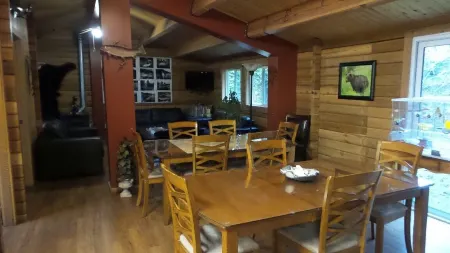 Kitimat Lodge Отели в г. Китимат