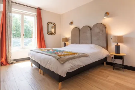 Hôtel l'Arena Отели рядом с достопримечательностью «Camping Resort and Spa La Baume la Palmeraie»