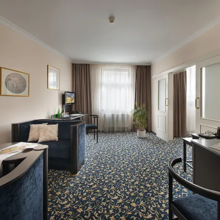 EA Hotel Royal Esprit Отели рядом с достопримечательностью «Башня Генри»