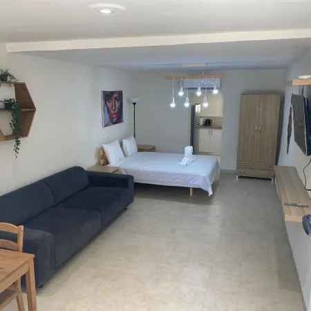 Maya Guest House - German Colony & Baháí Gardens, Haifa