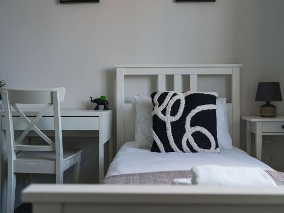 Lily Apartment - Sleeps 3 - Pet Friendly - Parking