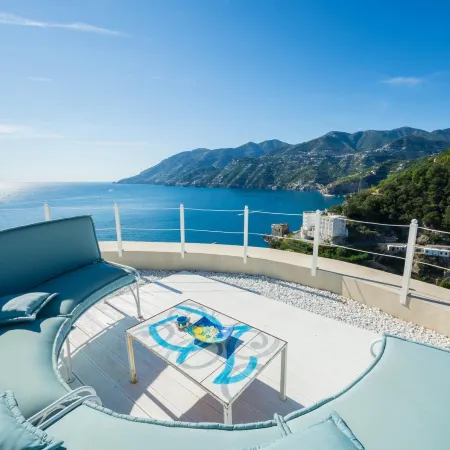 Luxury Villa Vittoria- Villa with Garden Swimming Pool and Jacuzzi Overlooking the Sea