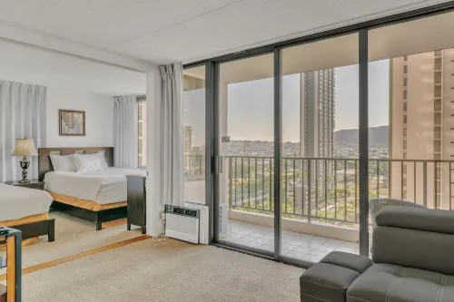 Excellent Diamond Head View Condo - Remodeled, Free Parking! by Koko Resort Vacation Rentals