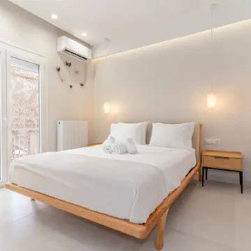 Sunny & Luxurious Penthouse with Terrace