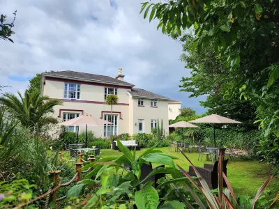 Rose Court Holiday Apartments Hotels in 
