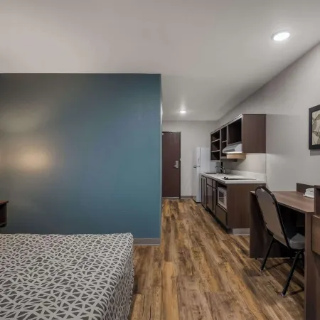 WoodSpring Suites Milwaukee - Menomonee Falls