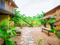 A Little Leaf Homestay Hotels near Paradise Cave
