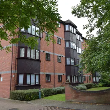 1-Bed Apartment in Croydon -Free Parking, Wifi