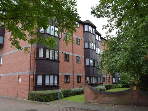 1-Bed Apartment in Croydon -Free Parking, Wifi
