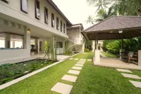 SIRI MENDIRA BEACH VILLAS (Villa Angsoka, Villa Bakung and Villa Cempaka) Hotel di Bali