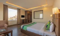 Treebo the Northern Retreat Resort with Mountain View - شرفة