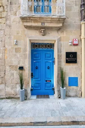 Mandera's Boutique Suites & Dorms Отели рядом с достопримечательностью «Каса-Рокка-Пиккола»