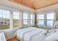 Charming 6-bedroom oceanfront cottage in Falmouth Hotels in East Falmouth