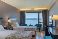 Cacique Inacayal Lake Hotel & Spa