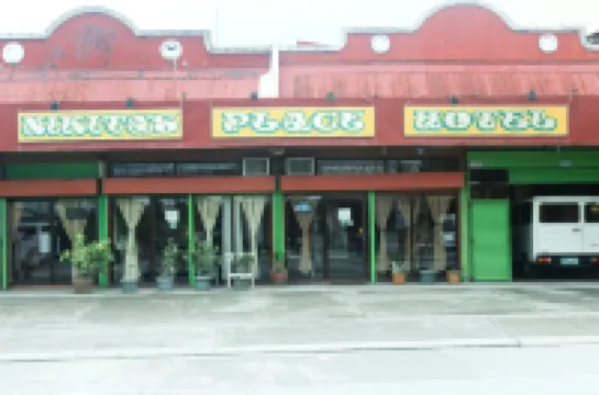 นิกิต้าส์ เพลส - โฮเทล
