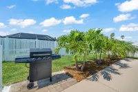 Villa Paradisus. Heated Pool! 6 min to the beach