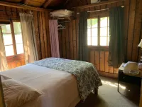 Enjoy the views at this Gorgeous Lakeside Get-away!