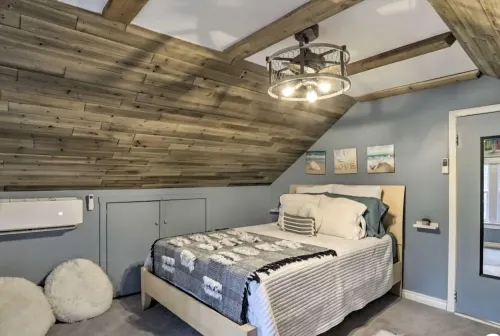 (4 bedrooms and 2 full baths; sleeps 11)
