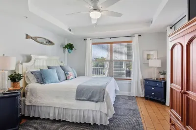 Oceanfront Luxury ,Heated Pool , Amazing View located in Beachside Colony Resort