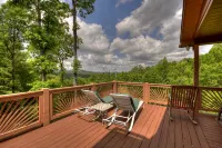 Luxurious Hot Tub and Scenic Decks - Stunning Mountain Retreat