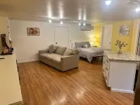 Well-Equipped Kitchenette and Modern Appliances - Charming Cozy