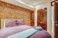 Charming Modern Escape with Unique Architectural Details - Stylish Retreat Các khách sạn ở Petworth