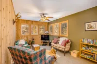 Whispering Pines Hotels in Weldon Township