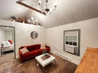 Quaint 1-bedroom Studio ~ Walk to Food & Drinks Các khách sạn ở Knox County