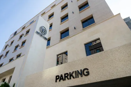 Geojedo Gohyeon Hotel Vibe Отели рядом с достопримечательностью «Hakdong Mongdol Beach»