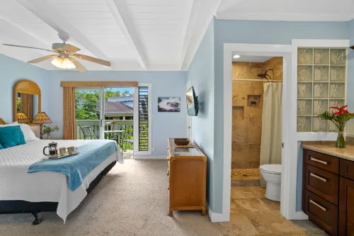 Stylish Townhouse with Private Lanais - Inviting Family Retreat